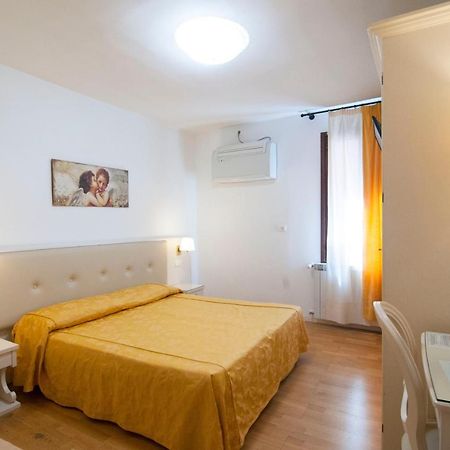 Albergo Ai Tolentini Венеция Экстерьер фото